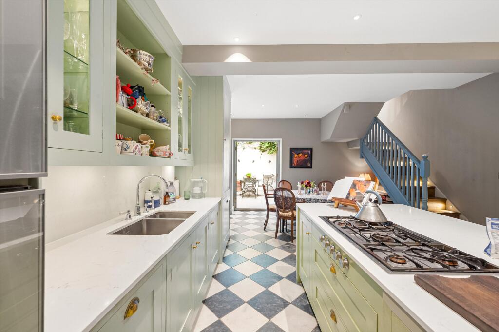 3 bed Mid Terraced House for rent in London. From Knight Frank - Lettings - Chelsea 3 bed Mid Terraced House for rent in London. From Knight Frank - Lettings - Chelsea