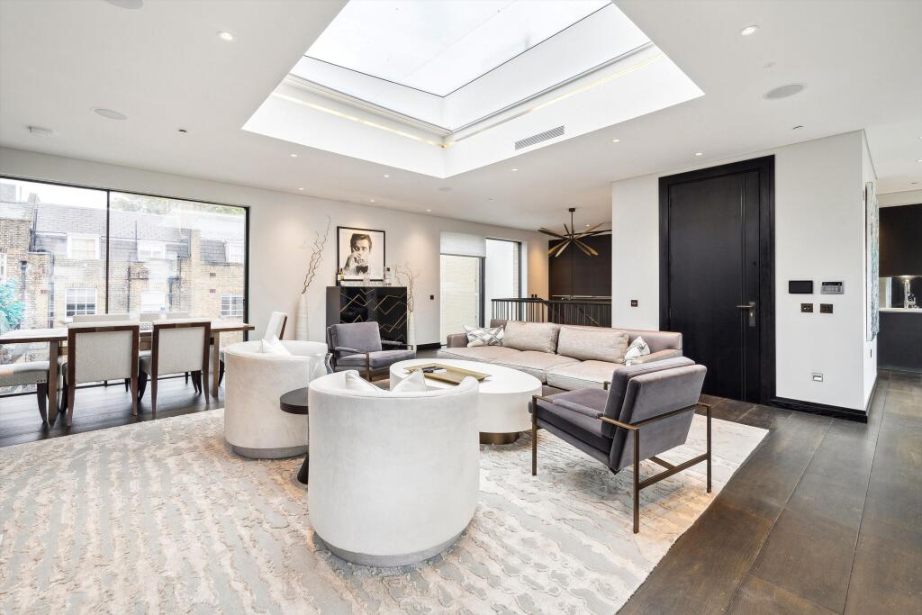 3 bed 1st Floor Flat for rent in London. From Knight Frank - Lettings - Knightsbridge