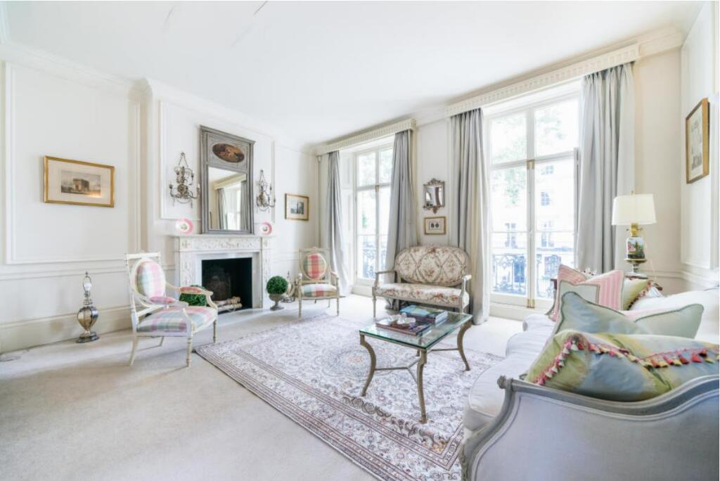 6 bed Detached for rent in London. From Knight Frank - Lettings - Knightsbridge