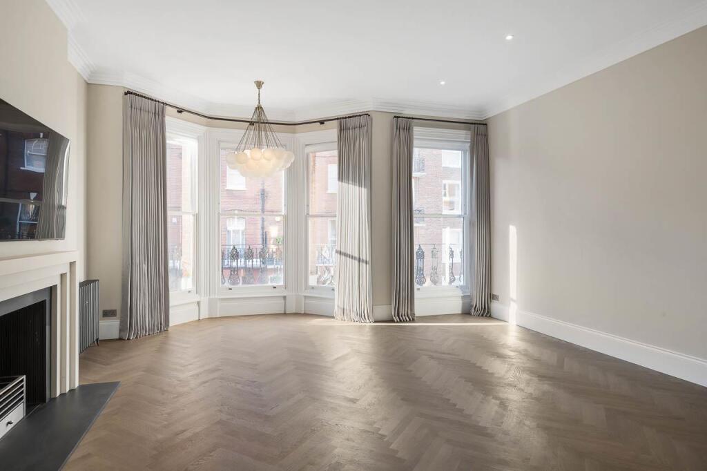 5 bed 1st Floor Flat for rent in London. From Knight Frank - Lettings - Knightsbridge