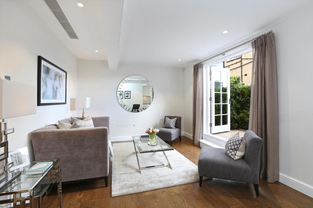 1 bed 1st Floor Flat for rent in Chelsea. From Knight Frank - Lettings - Knightsbridge 1 bed 1st Floor Flat for rent in Chelsea. From Knight Frank - Lettings - Knightsbridge