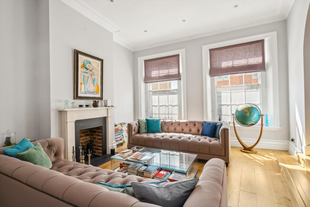 3 bed 1st Floor Flat for rent in London. From Knight Frank - Lettings - Knightsbridge