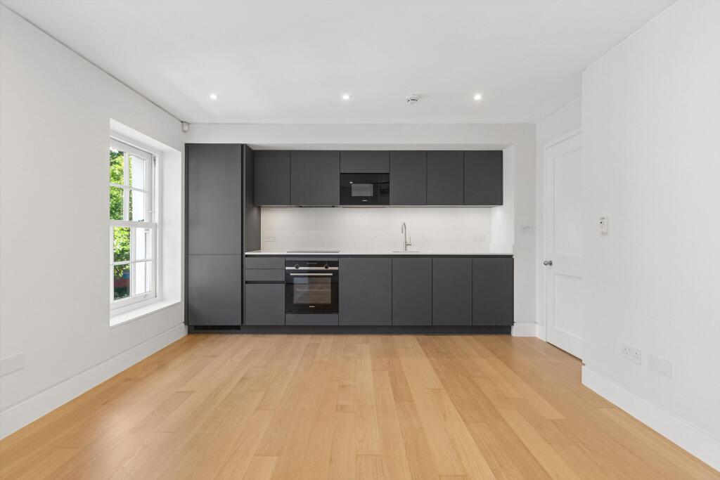 1 bed 1st Floor Flat for rent in Chelsea. From Knight Frank - Lettings - Knightsbridge