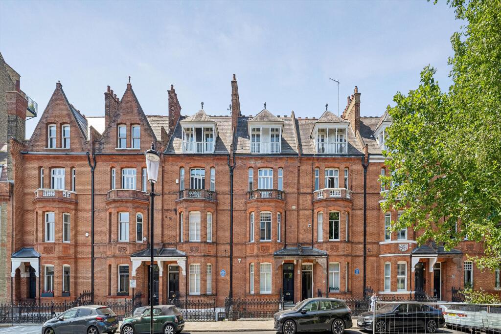 5 bed Detached for rent in London. From Knight Frank - Lettings - Knightsbridge