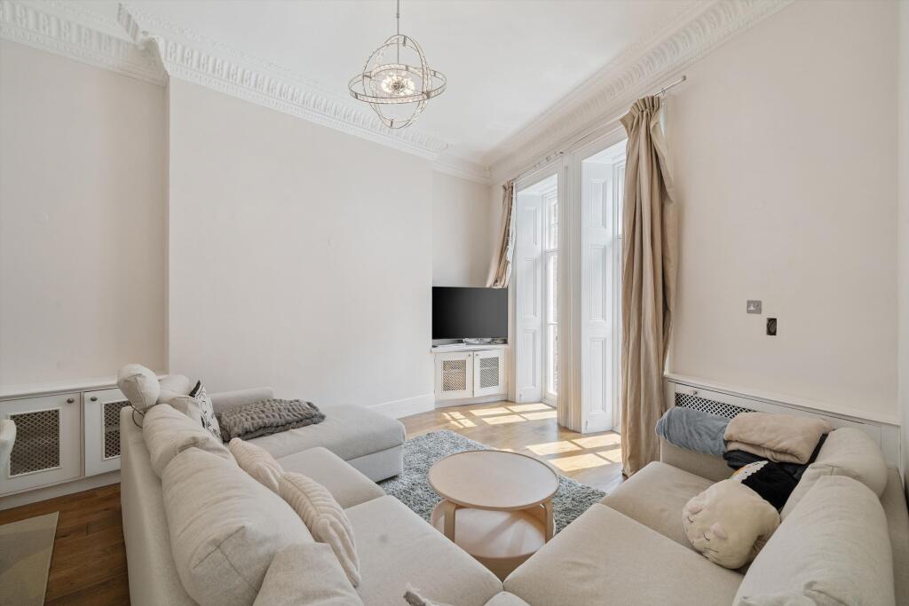 3 bed 1st Floor Flat for rent in Kensington. From Knight Frank - Lettings - Knightsbridge