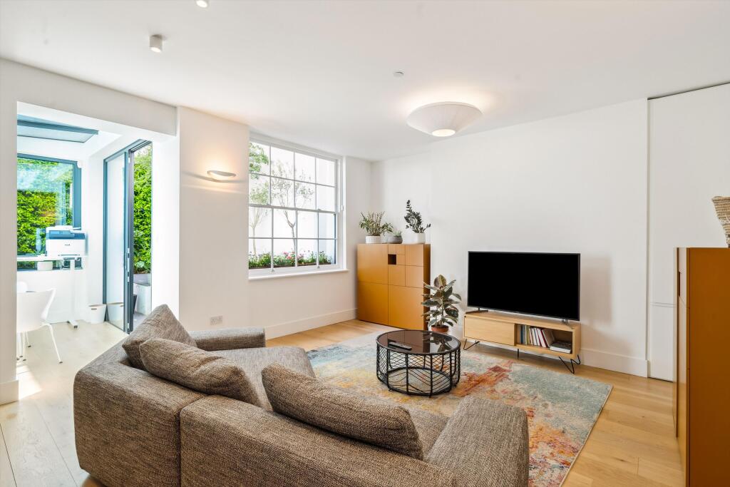 3 bed 1st Floor Flat for rent in London. From Knight Frank - Lettings - Knightsbridge