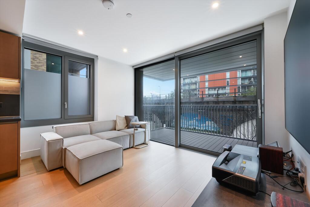 3 bed 1st Floor Flat for rent in Battersea. From Knight Frank - Lettings - Battersea 3 bed 1st Floor Flat for rent in Battersea. From Knight Frank - Lettings - Battersea