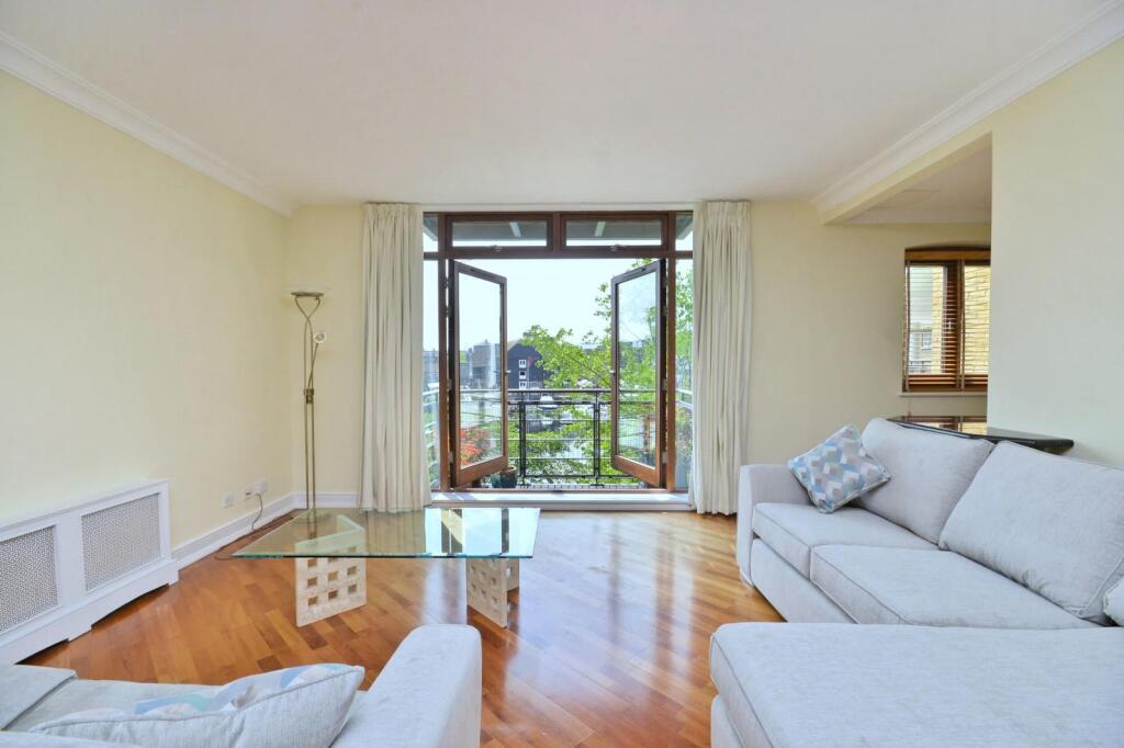 2 bed 1st Floor Flat for rent in London. From Knight Frank - Lettings - Wapping