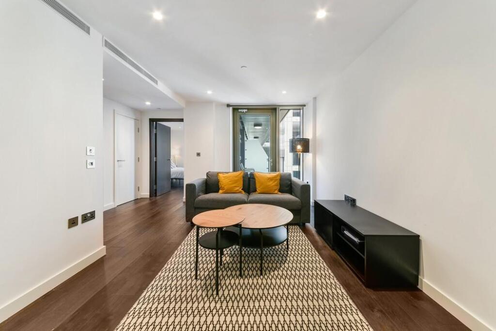 1 bed 1st Floor Flat for rent in Stepney. From Knight Frank - Lettings - Wapping