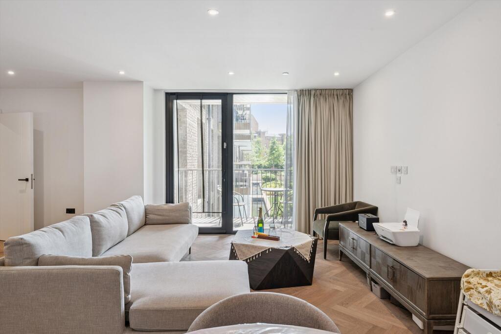 2 bed 1st Floor Flat for rent in Stepney. From Knight Frank - Lettings - Wapping