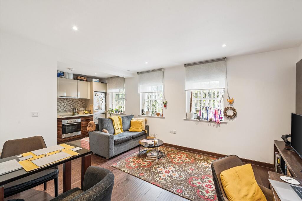 1 bed 1st Floor Flat for rent in London. From Knight Frank - Lettings - Wapping
