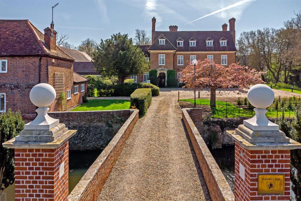 3 bed 1st Floor Flat for rent in Frogmore. From Cassidy & Tate - St Albans