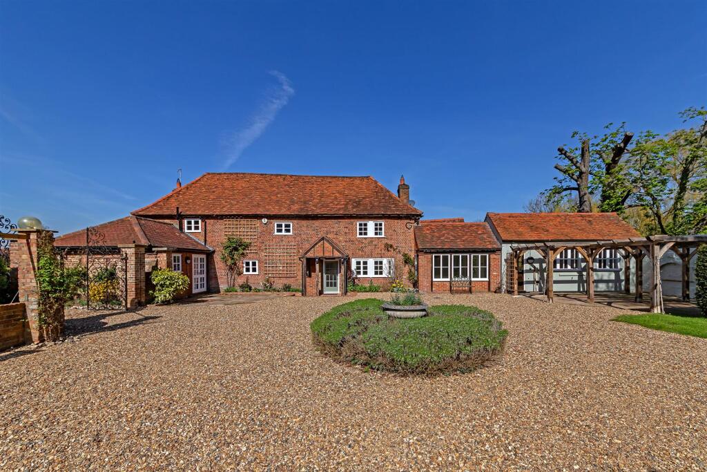 4 bed Detached for rent in Frogmore. From Cassidy & Tate - St Albans