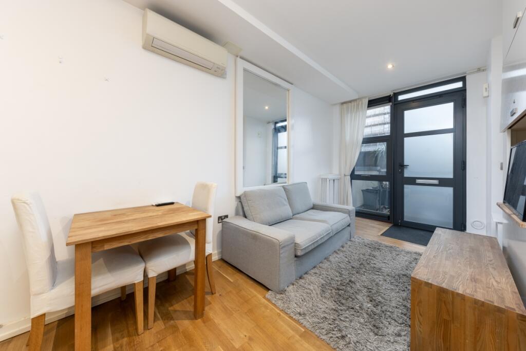 1 bed Annexe for rent in Poplar. From Cluttons - Wapping - Sales
