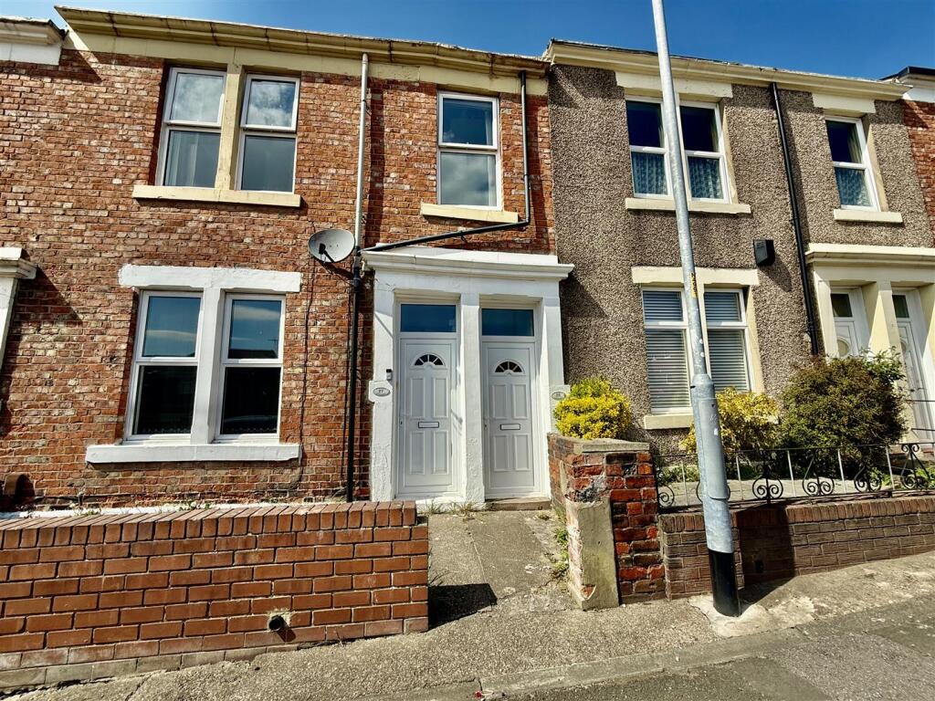 3 bed 1st Floor Flat for rent in Gateshead. From Gordon Brown Estate Agents Ltd - Gateshead
