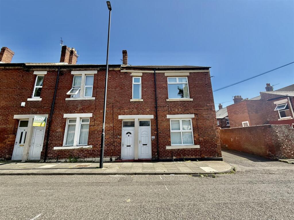 3 bed 1st Floor Flat for rent in Meadow Well. From Gordon Brown Estate Agents Ltd - Gateshead