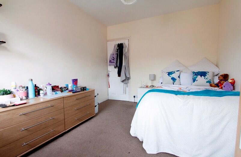 4 bed Mid Terraced House for rent in Reading. From Cintra Estates - Reading