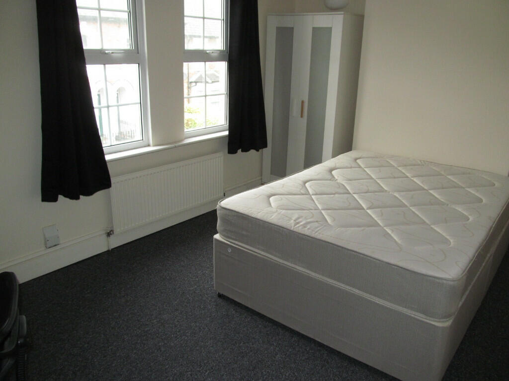 4 bed Mid Terraced House for rent in Reading. From Cintra Estates - Reading 4 bed Mid Terraced House for rent in Reading. From Cintra Estates - Reading
