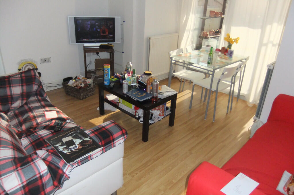 4 bed Semi Detached for rent in Reading. From Cintra Estates - Reading