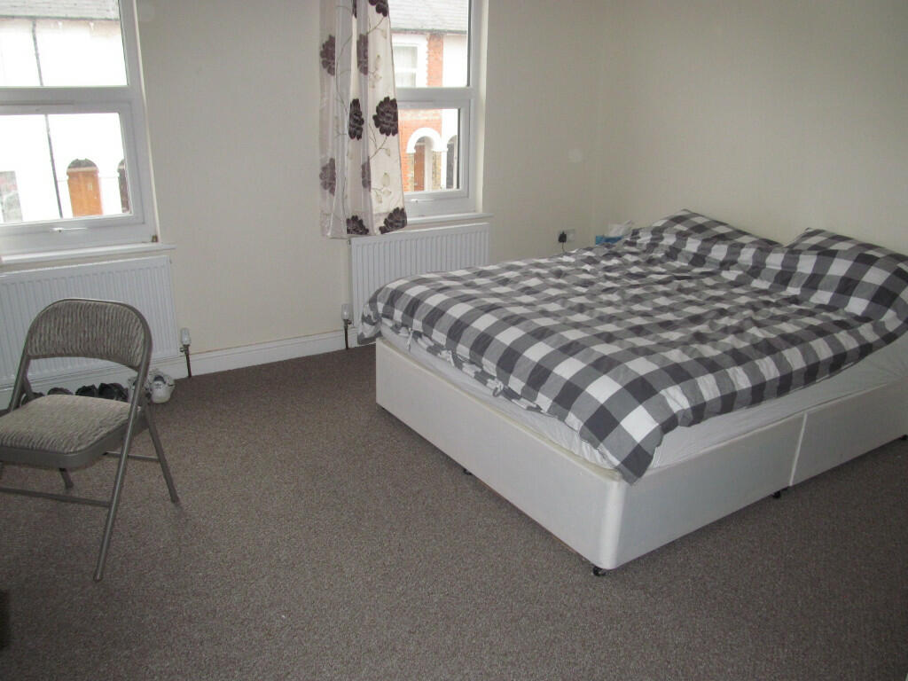 6 bed Mid Terraced House for rent in Reading. From Cintra Estates - Reading
