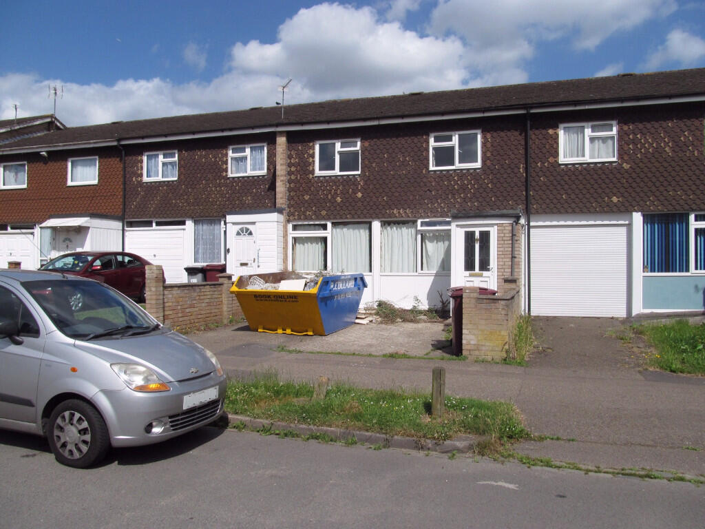 4 bed Mid Terraced House for rent in Shinfield. From Cintra Estates - Reading