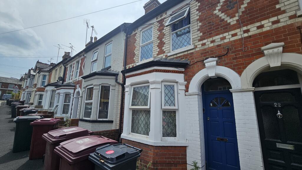 3 bed Mid Terraced House for rent in Reading. From Cintra Estates - Reading