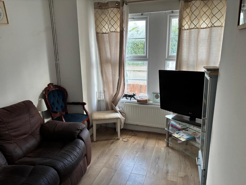 3 bed Mid Terraced House for rent in Reading. From Cintra Estates - Reading