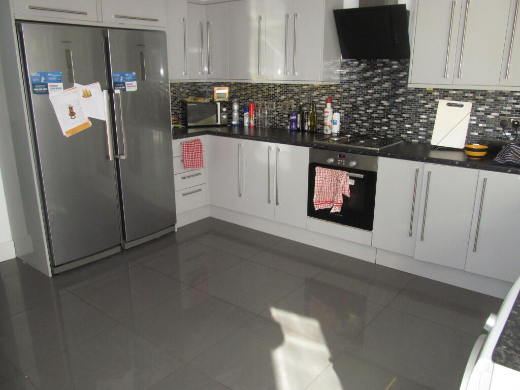 6 bed Mid Terraced House for rent in Reading. From Cintra Estates - Reading