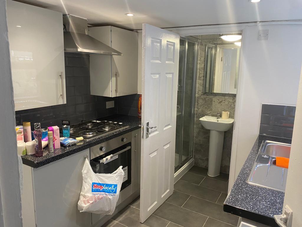 4 bed Mid Terraced House for rent in Reading. From Cintra Estates - Reading