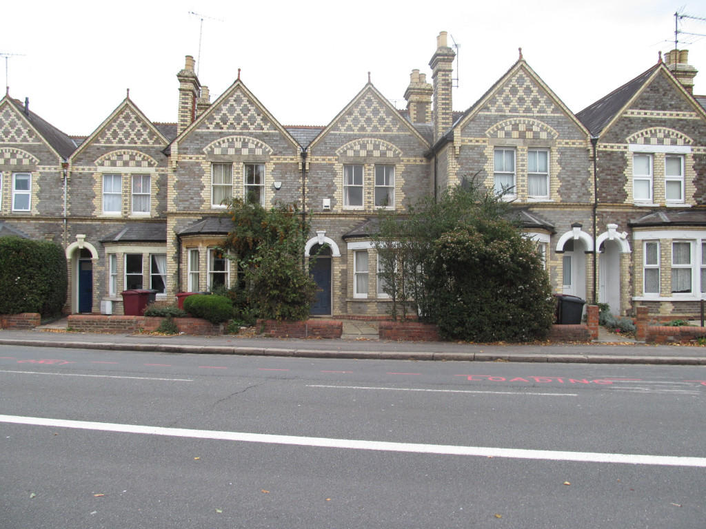4 bed Mid Terraced House for rent in Reading. From Cintra Estates - Reading