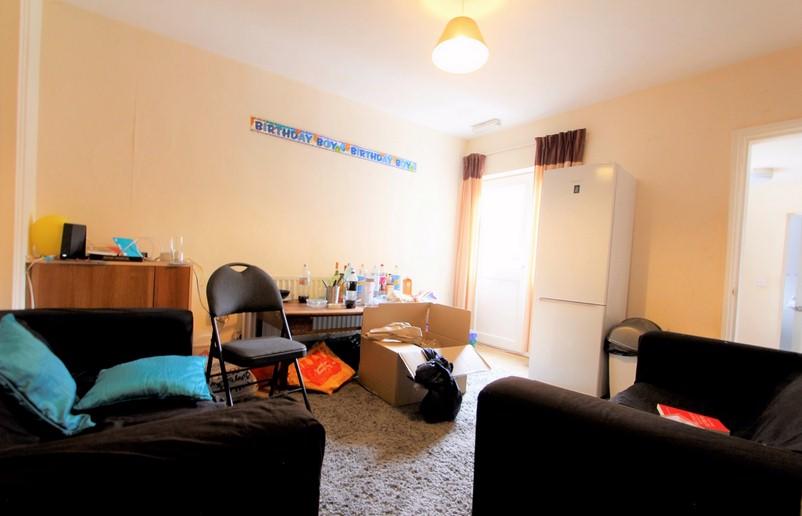 6 bed Mid Terraced House for rent in Reading. From Cintra Estates - Reading