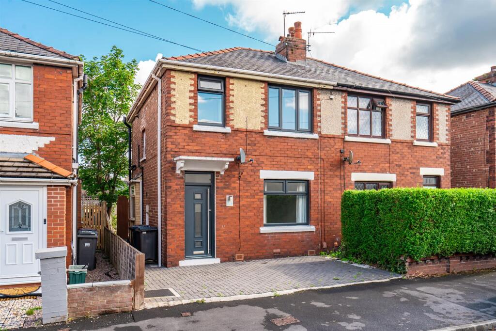 3 bed Mid Terraced House for rent in Leyland. From Ben Rose - Chorley