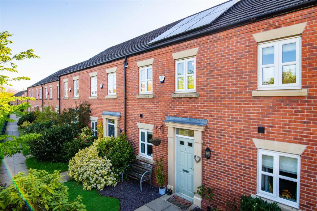 3 bed Mid Terraced House for rent in Chorley. From Ben Rose - Chorley