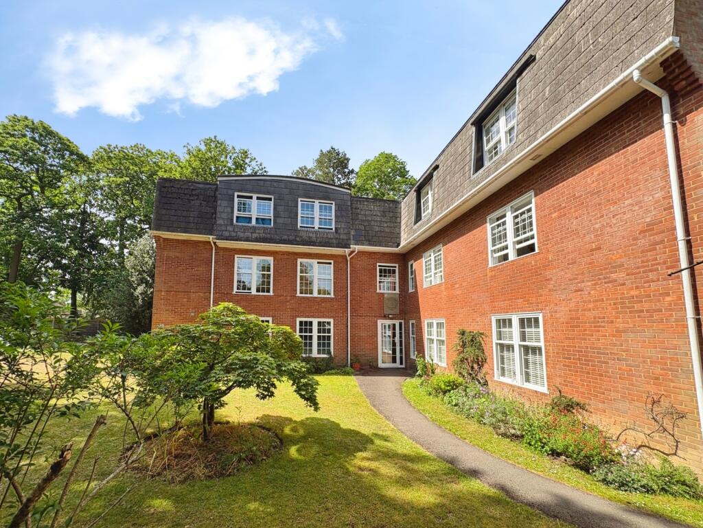 3 bed 1st Floor Flat for rent in Camberley. From Orchard - Camberley