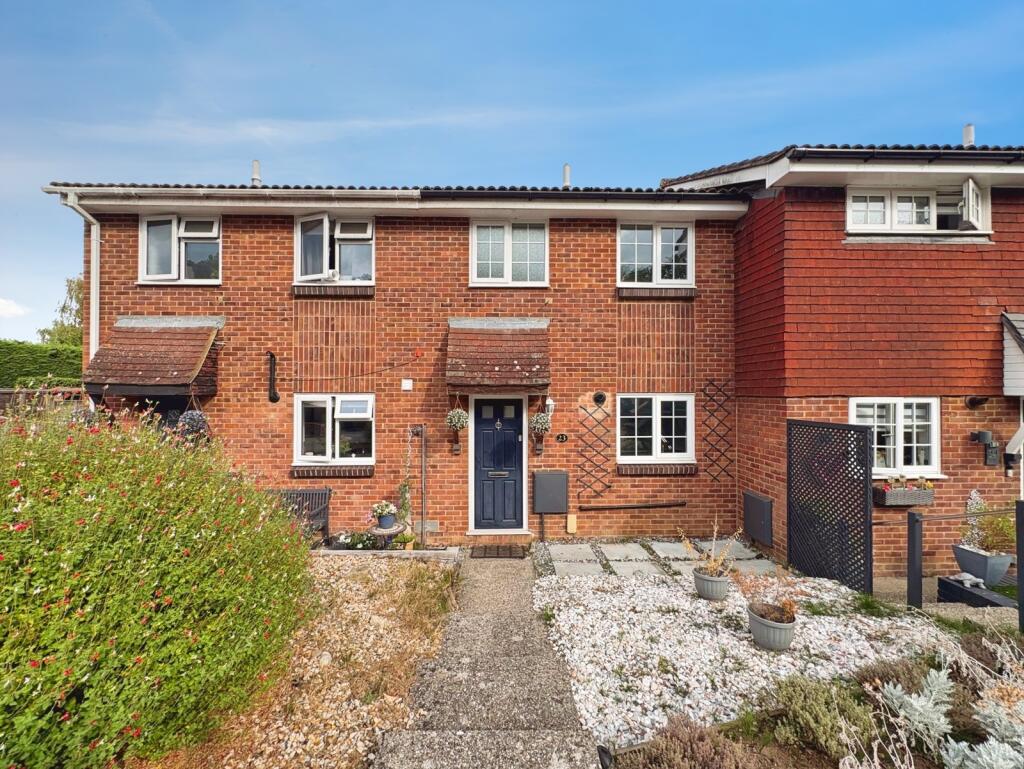 3 bed Mid Terraced House for rent in Sandhurst. From Orchard - Camberley