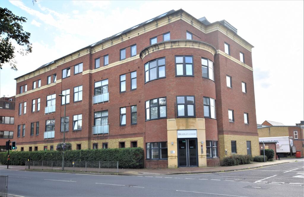2 bed 1st Floor Flat for rent in Camberley. From Orchard - Camberley