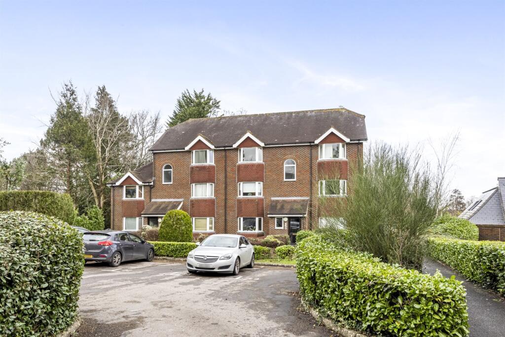 1 bed 1st Floor Flat for rent in Haywards Heath. From Henry Adams - Haywards Heath