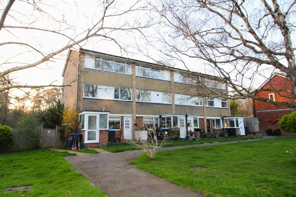 2 bed 1st Floor Flat for rent in Haywards Heath. From Henry Adams - Haywards Heath