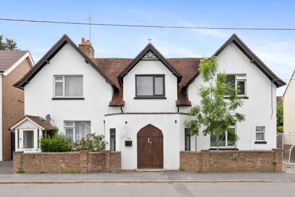 3 bed Mid Terraced House for rent in Hurstpierpoint. From Henry Adams - Haywards Heath