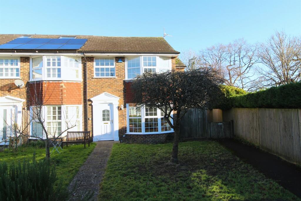 3 bed End of Terrace for rent in Walstead. From Henry Adams - Haywards Heath 3 bed End of Terrace for rent in Walstead. From Henry Adams - Haywards Heath