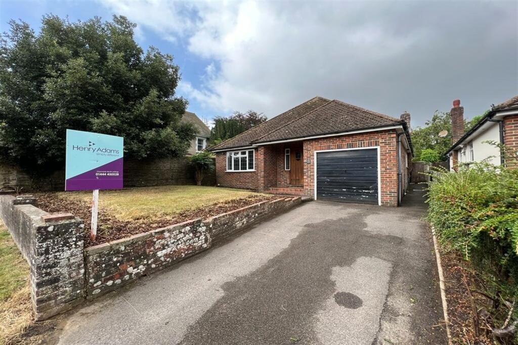 2 bed Detached bungalow for rent in Hassocks. From Henry Adams - Haywards Heath 2 bed Detached bungalow for rent in Hassocks. From Henry Adams - Haywards Heath