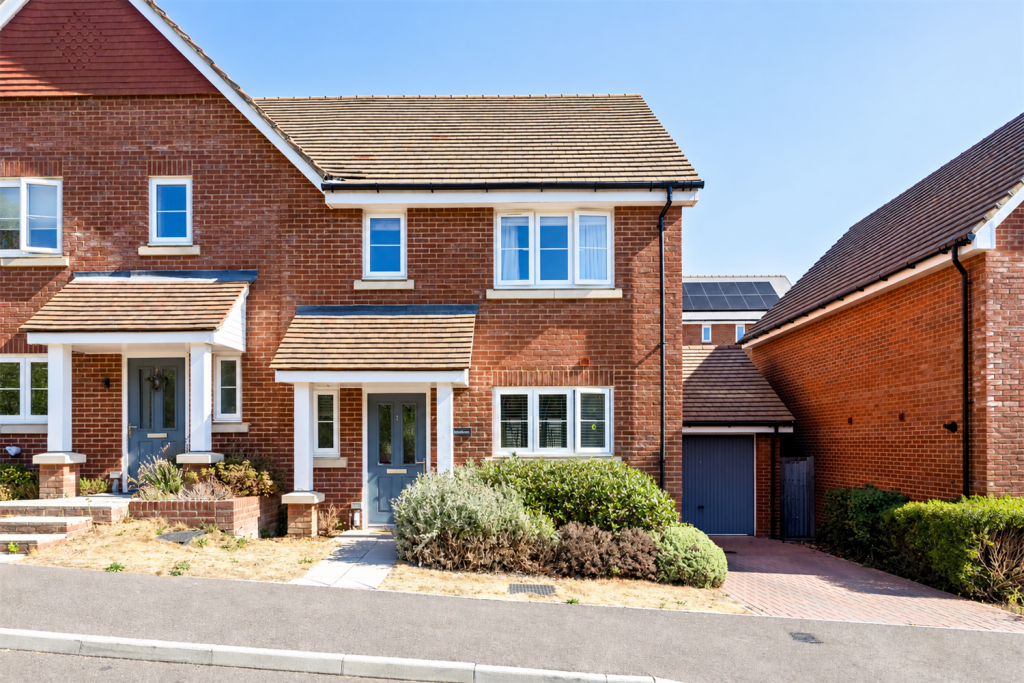 3 bed Semi Detached for rent in Haywards Heath. From Henry Adams - Haywards Heath