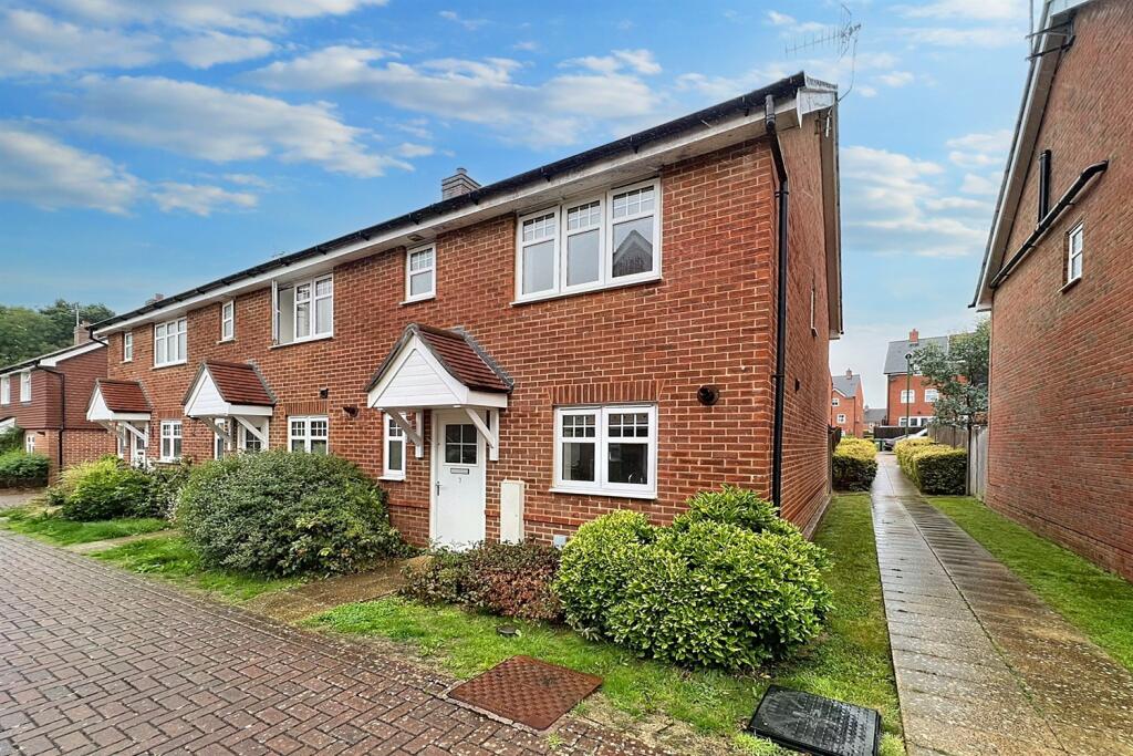 3 bed End of Terrace for rent in Broadbridge Heath. From Henry Adams - Horsham 3 bed End of Terrace for rent in Broadbridge Heath. From Henry Adams - Horsham