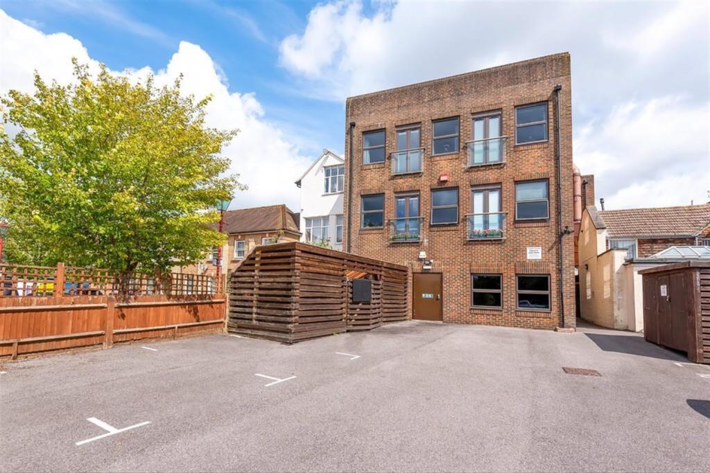 1 bed 1st Floor Flat for rent in Horsham. From Henry Adams - Horsham 1 bed 1st Floor Flat for rent in Horsham. From Henry Adams - Horsham