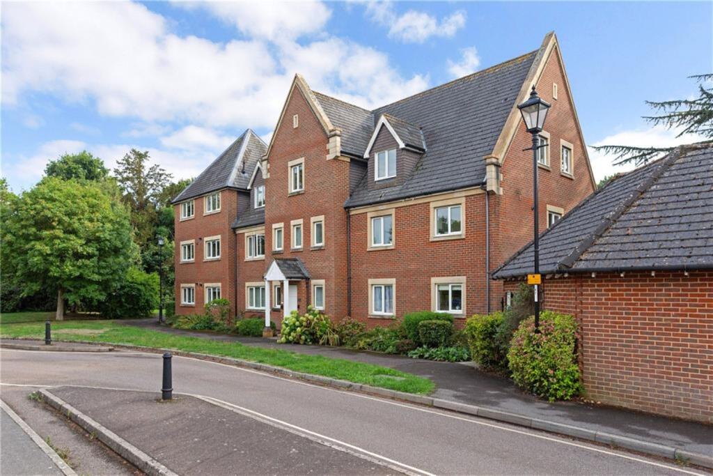 2 bed 1st Floor Flat for rent in Horsham. From Henry Adams - Horsham 2 bed 1st Floor Flat for rent in Horsham. From Henry Adams - Horsham