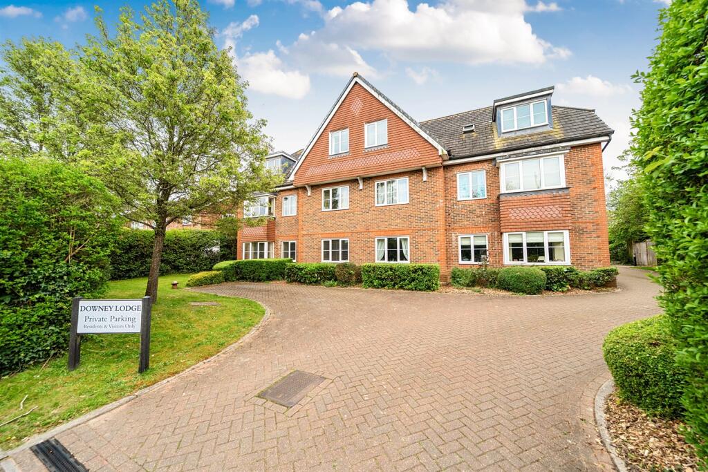1 bed 1st Floor Flat for rent in Crawley. From Henry Adams - Horsham