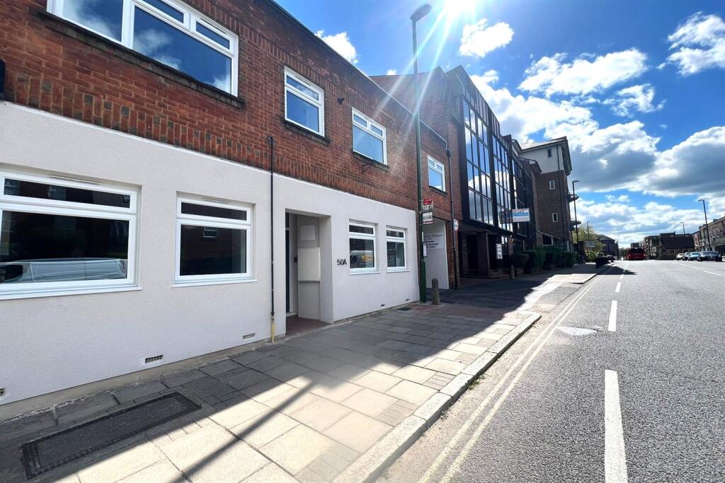 1 bed 1st Floor Flat for rent in Horsham. From Henry Adams - Horsham