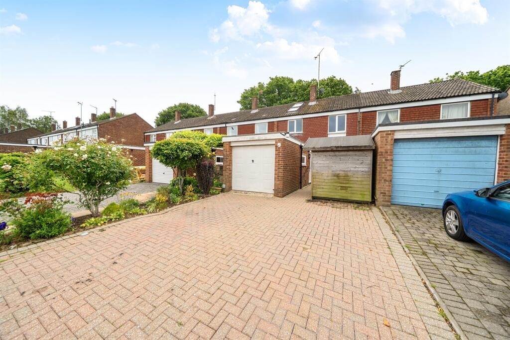 4 bed Mid Terraced House for rent in Broadbridge Heath. From Henry Adams - Horsham 4 bed Mid Terraced House for rent in Broadbridge Heath. From Henry Adams - Horsham