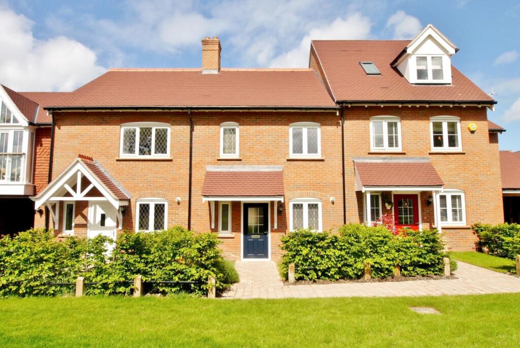 3 bed Detached for rent in Broadbridge Heath. From Henry Adams - Horsham 3 bed Detached for rent in Broadbridge Heath. From Henry Adams - Horsham
