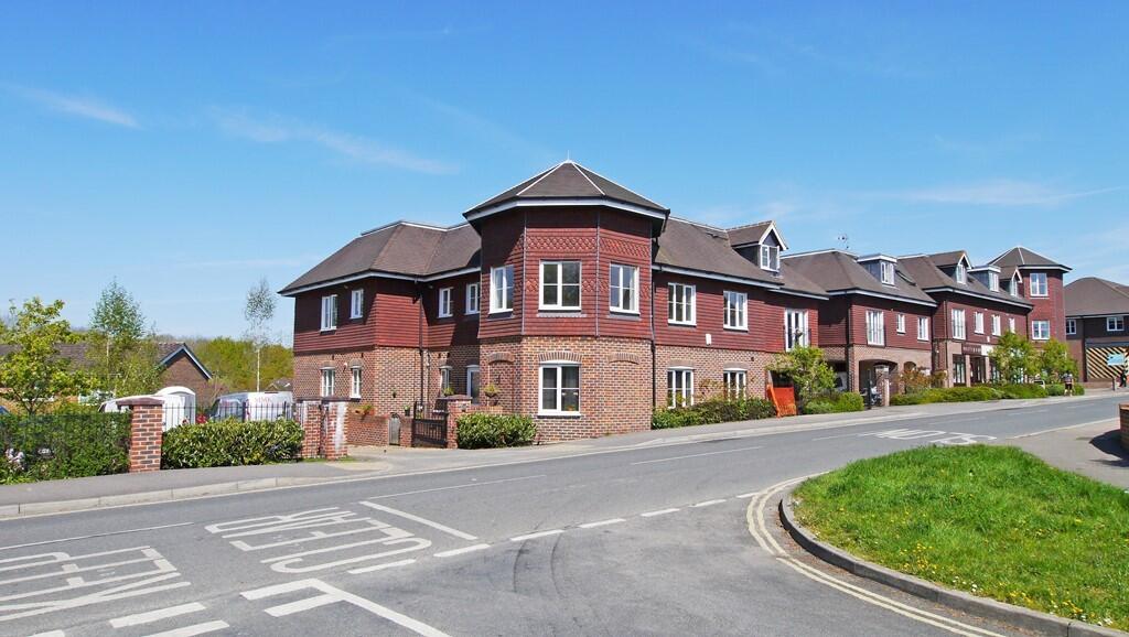 2 bed 1st Floor Flat for rent in Horsham. From Henry Adams - Horsham